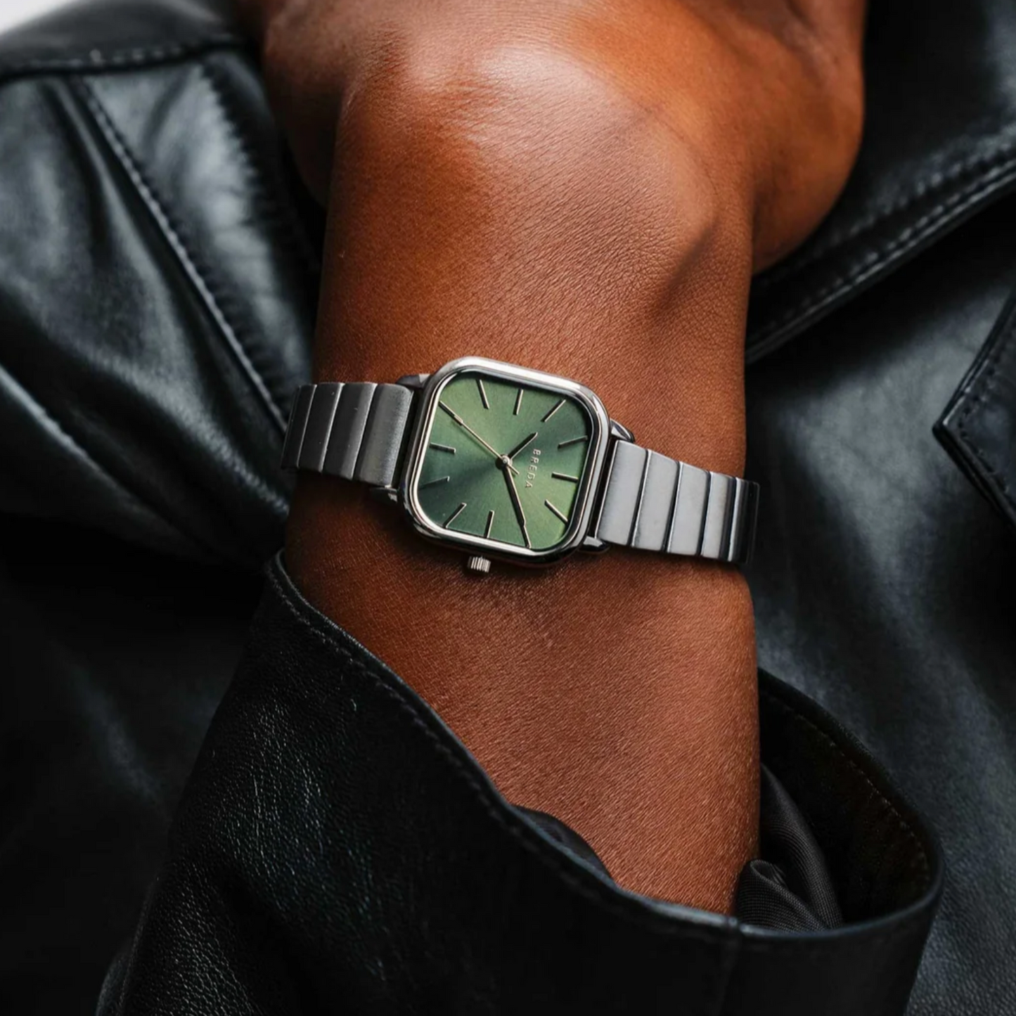 ESTHER ACERO FONDO VERDE BREDA